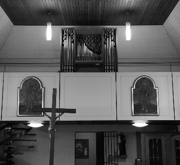 74 Kirchenmusikalische Mitteilungen Dezember 2013 Großenhub, Herz Jesu Aufstellung einer gebrauchten Tzschöckel-Orgel.