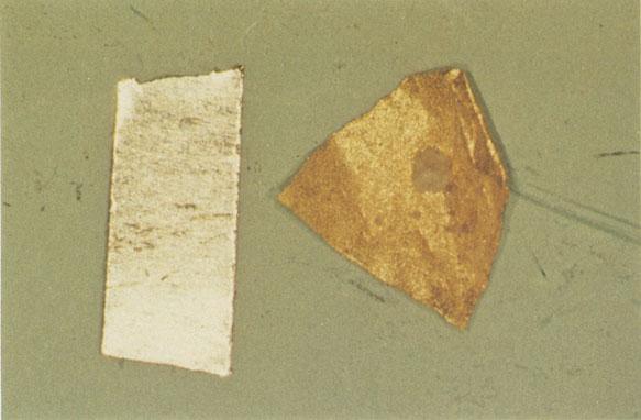 Kupfers, die rötlichen Körner sind Ziegelmehl Tafel 8. Zementation einer Silber-Gold-Legierung.