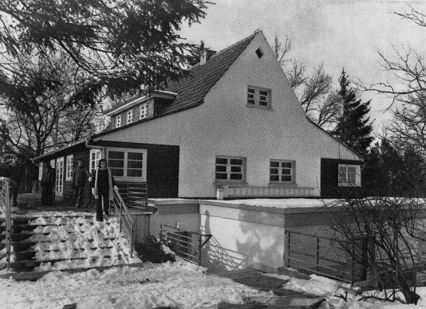 Während des 2. Weltkrieges und bis 1948 wurde das Haus als Kinderheim genutzt, bis es wieder in die Obhut der Schule und des Fördervereins gegeben wurde. Jetzt musste abermals gebaut werden.