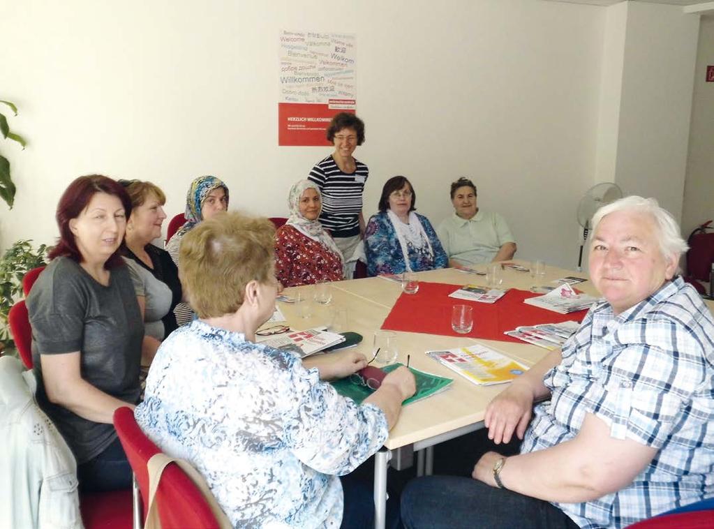 Im Dezember besuchten Flüchtlinge die Verbraucherzentrale in Moers. Organisiert hatte den Besuch die Internationale Zeitungsgruppe der Volkshochschule Moers.