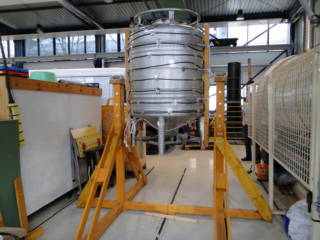 1 m 3 - Schüttschichtreaktor mit Begleitheizung