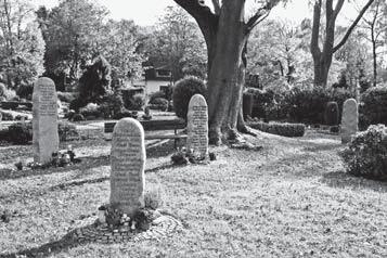 Das betrifft vor allem neue Bestattungsfälle. Die Gebührensatzung kann jederzeit bei unserer Friedhofsverwalterin Silke Rothenberg im Gemeindebüro in der Ruinenstraße erfragt werden.