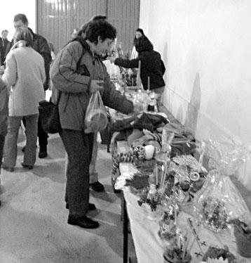 BASAR Weihnachtsbasar der Volksschule Oberperfussberg Wie jedes Jahr kamen zahlreiche Besucher zum Weihnachtsbasar in der Oberen Gasse um Selbstgebasteltes zu kaufen Am Samstag, den 27.