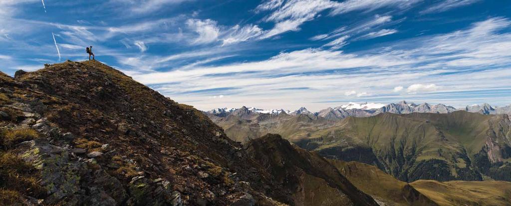 WEITWANDERN IN OSTTIROL: DER WEG IST DAS ZIEL! Regenstein - Degenhorn in den Villgrater Bergen Der Mensch geht, seit er steht, also seit rund fünf Millionen Jahren.