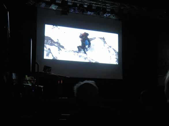 42 43 42 Aktuelles Aktuelles In der Pause zwischen Bildern und Film wurde heiß diskutiert über das Für und Wider des Expeditionsbergsteigens Bilder- und Filmabend zum Thema Trekking und