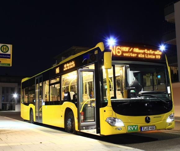 Gelenkbusse (18m) 44 Standardbusse (12m) 5 Midi E Busse (8m) 5 Bild: M.