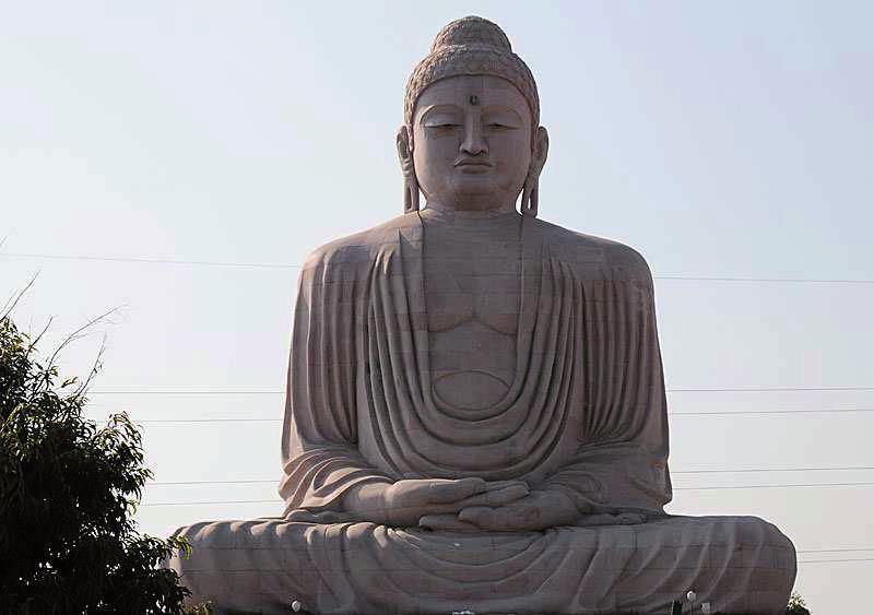 Abb. 2. Buddha Sakyamuni. Bodhgaya. Nordindien. Foto : http://www.flowerpictures.
