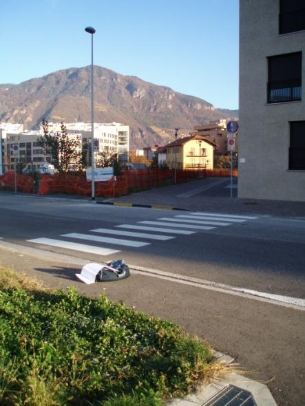 servizio ai mezzi di soccorso 26_ Fuss- und Fahrradweg und Weg für