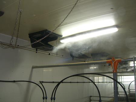 36 S e i t e Bild 29: Wasserhochdruckvernebelung im Abteil bzw. im Zuluftbereich Eine weitere Methode ist das Kühlen über ein Kühlpad.