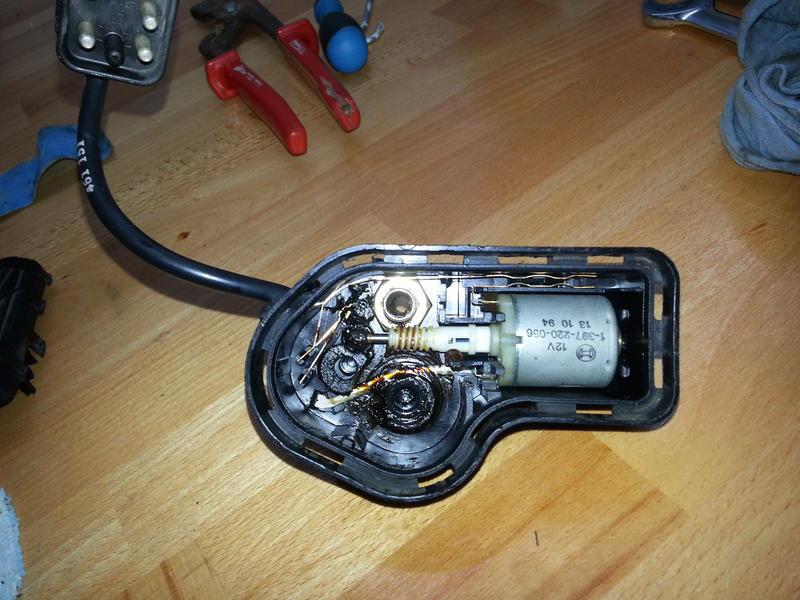 Überholen der W124 SRA Motoren Link zum original Beitrag von weltraumkapitaen : http://www.w124-board.de/komfort-elektronik-f154/problem-sra-%c3%bcberholung-sicherung-3- brennt-t81339/p1.