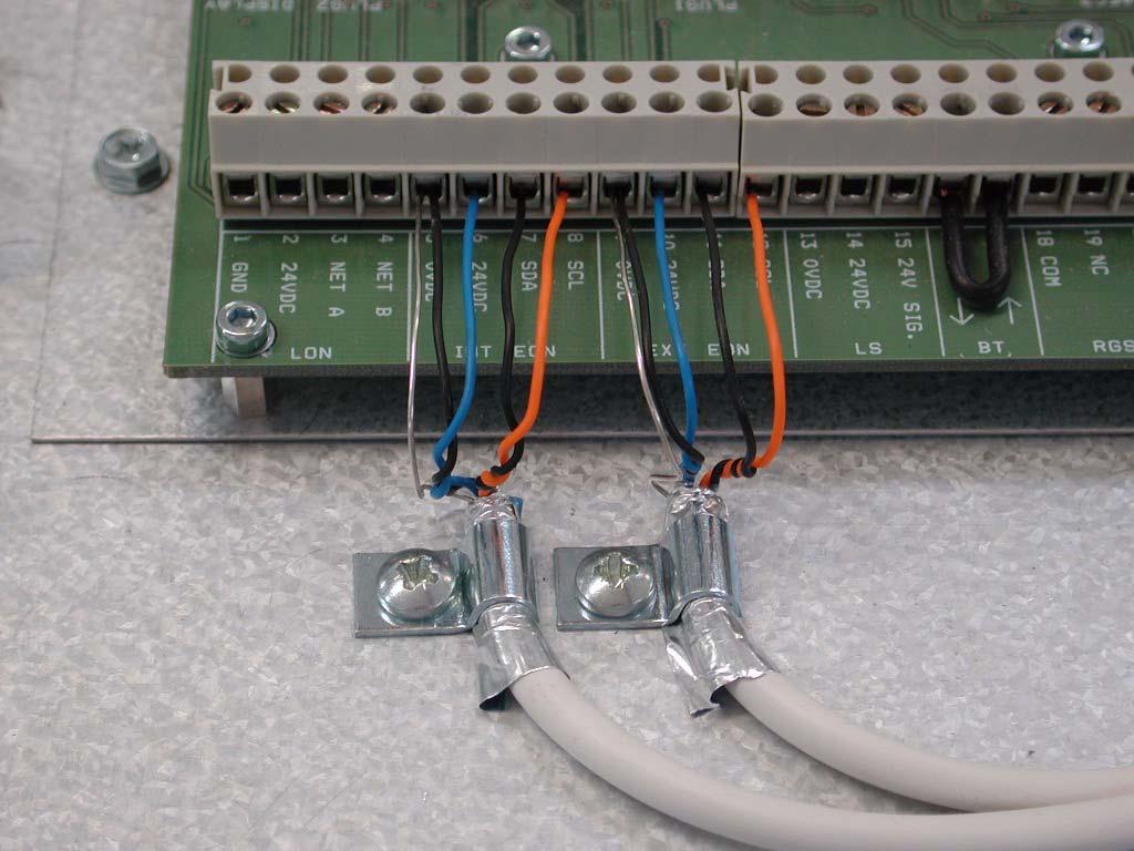 El-Installation 4.3.5 Elektrischer Anschluß des EON-BUS Kabeltyp Anschluß Für den EON-Bus wird ein geschirmtes Twisted Pair-Kabel vom Typ 2 x 2 x 0,5 benutzt.