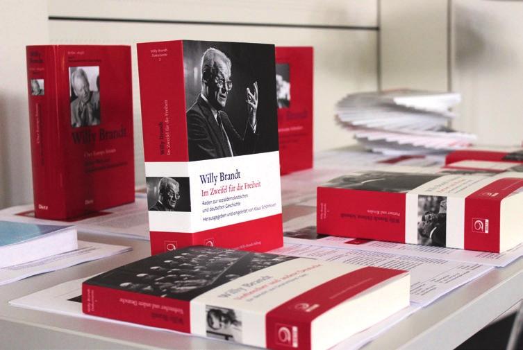 Die Edition wertet den schriftlichen Nachlass des ehemaligen Bundeskanzlers und SPD-Vorsitzenden aus darunter Briefe, Notizen, Interviews, Tagebuchaufzeichnungen, Redemanuskripte und Memoranden