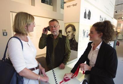 000 Menschen aus aller Welt haben im Jahr 2016 die beiden Dauerausstellungen der Stiftung im Forum Willy Brandt Berlin und im Willy-Brandt-Haus 5 6 5 // Besucherbetreuung in der Berliner Ausstellung