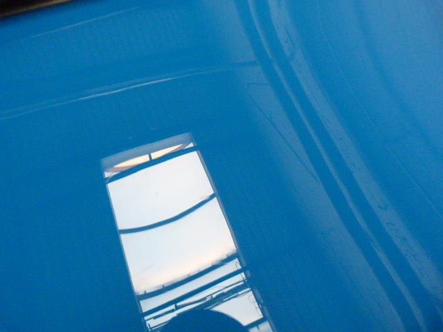 Zeigt die tiefen Lackeinschüsse an der Heckklappe 5.3 Verglasung Die am Fahrzeug befindliche Verglasung ist in einem guten Zustand.