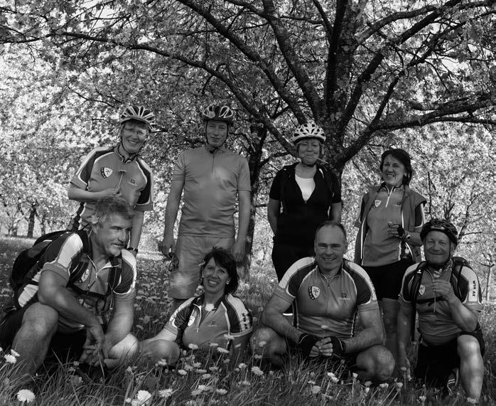 Mountainbiking (al) Die Kirsch- und Apfelblüte kam in Hochgeschwindigkeit, aber kein Problem für die Biker! Spontan radelten wir am 8.