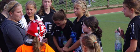 Mädchen A: Für diese Feldsaison haben wir die Mädels in der Oberliga gemeldet.