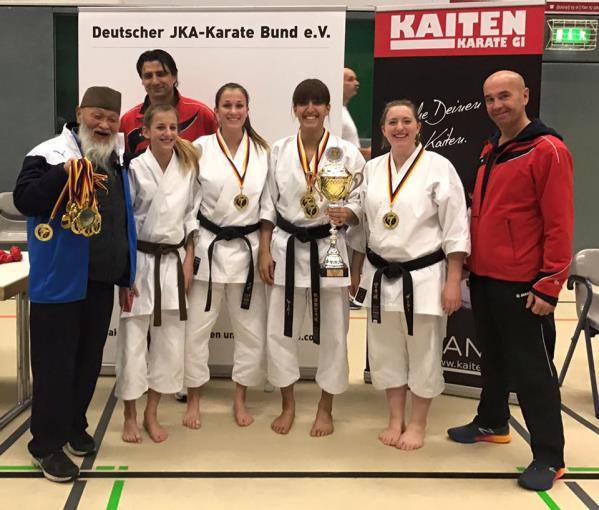 Gemeinsam mit vielen weiteren angereisten Karateka aus der Umgebung aber auch aus der Schweiz, Österreich, Italien und den Niederlanden begann der Top-Karate- Lehrgang.