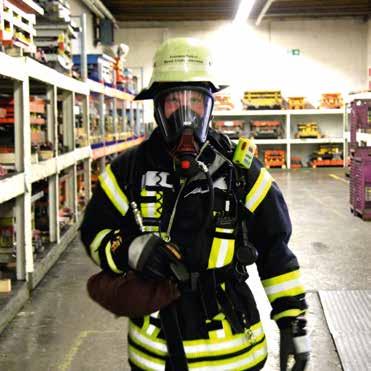 Von einem Brand in der Absauganlage mussten die Einsatzkräfte der drei Löschzüge der Freiwilligen Feuerwehr Rietberg nun für ihre Stadtübung bei der Lear-Corporation ausgehen.