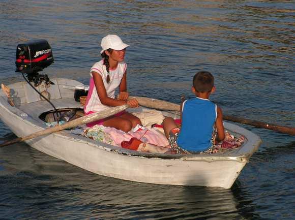 Fahrtag: Bodrum Knidos (24 sm) Karlheinz und Uli erledigen die Bootseinweisung durch den Vercharterer, Dieter und Bernd gehen einkaufen.