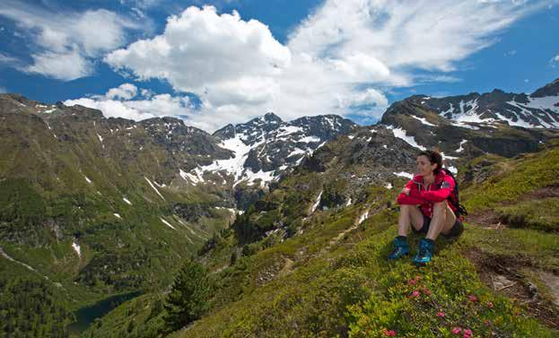 Bergerlebnis Höchstein (50 Punkte) Von der Ortschaft Haus im Ennstal fahren wir mit der nostalgisch anmutenden Schladminger-Tauern-Seilbahn zur Krummholzhütte.