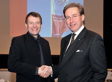 März 2009 in Dortmund Von Jörg Bartscherer Neuer VDH-Präsident gewählt Einstimmig wählte die VDH-Mitgliederversammlung Professor Dr.