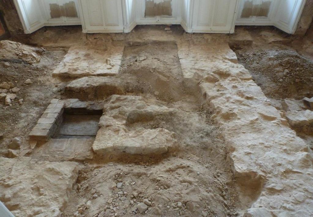Im Erdgeschoss des Gebäudes wurden während der Sanierungsarbeiten archäologische Grabungen durchgeführt Gesamtausgaben Gesamtausgaben rund 3.100.000 EUR Ca. 650.