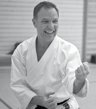 Das DJKB-Präsidium gratuliert: 40 Jahre Karate Kosta Tsesmelés Kosta Tsesmelés (4. DAN) begann 1975 bei Horst Handel mit Karate. 1979 wechselte er zum 1.