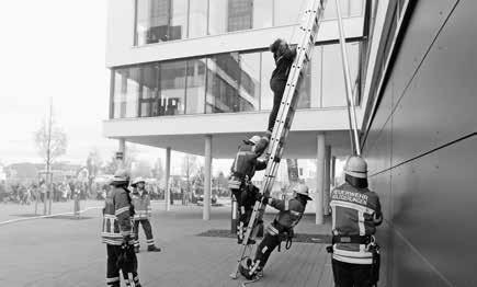 Der Kommandant Bericht von der Hauptübung der Freiwilligen Feuerwehr Holzgerlingen Am vergangenen Samstag fand um 15.