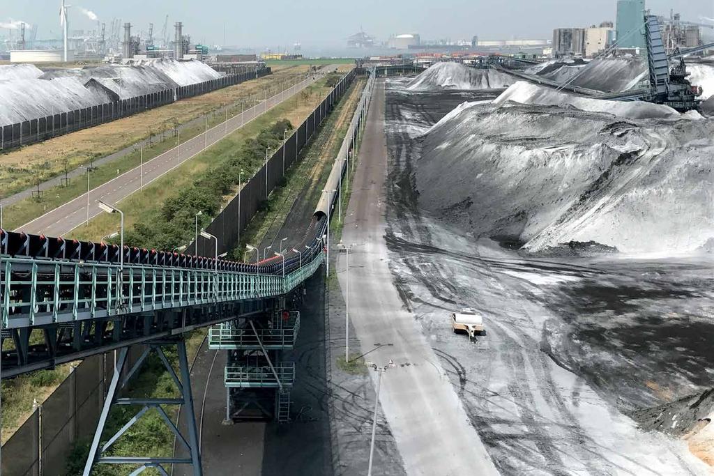 30 Millionen Tonnen Eisenerz und Kohle, die weitgehend im Duisburger Stahlwerk der Thyssen- Krupp AG die dortigen Hochöfen anheizen. Täglich werden 60.000 bis 80.
