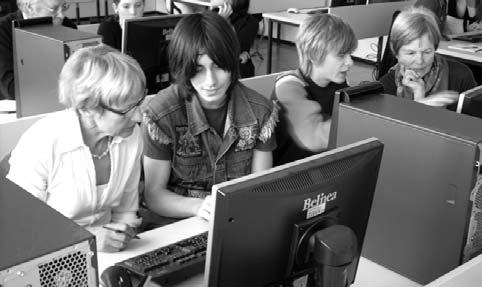 Rollentausch PC-Kurs für SeniorInnen Auf eine Initiative der Stadt Feldkirch geht das PC-Seminar für SeniorInnen zurück, bei dem der Umgang mit dem Computer verbessert werden soll.