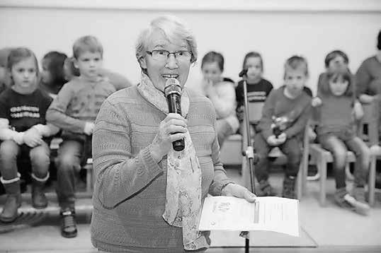 Seite 10 Mitteilungsblatt der Gemeinde Altdorf 5. Januar 2018 Zum Abschluss freuten sich die Kinder und Erzieherinnen über die Carusos Plakette, die für 3 Jahre von Frau Dannecker überreicht wurde.