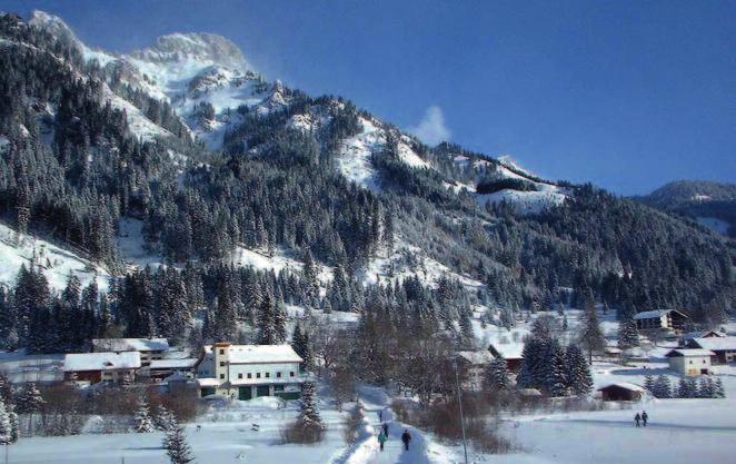 Tannheim im Tannheimer Tal (Österreich) Dieses Jahr wieder Skitouren-Tage für Einsteiger Skitouren, die Alternative zum mechanisierten Ski-Zirkus.