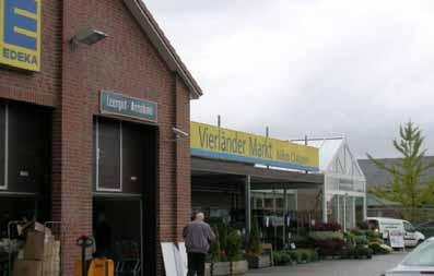 7.3.10 Charakteristik Zentraler Versorgungsbereich Neuengamme Am Neuengammer Hausdeich, direkt an einer wichtigen innerörtlichen Straßenkreuzung, befindet sich das Nahversorgungszentrum Neuengamme.