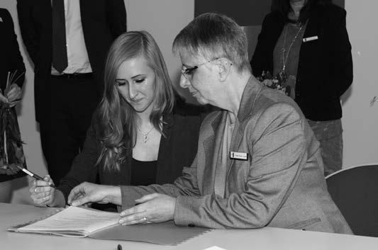 Kommunalverwaltung ein. Die Ausbildung beginnt am 1. September. Ausbildung Am 12.05.2015 haben André Krenzichhorst und Nick Weiß, beide aus Torgelow, ihre Berufsausbildungsverträge unterzeichnet.