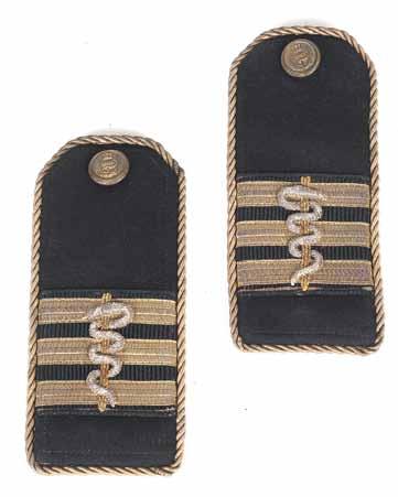 u. k. Kriegsmarine nach 1910, aus blauem Tuch, mit goldener Verschnürung, gold- und silbergestickte Distinktion für