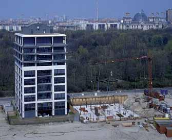 Zunächst ganz allein im Lenné-Dreieck: Der Geschäftsstellenneubau war in der Berliner Lennéstraße Ende 1999 das erste fertiggestellte Gebäude.