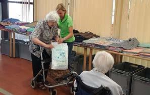 Seniorenheim Andacht mit Besuch In beiden Heimen des Seniorenstifts finden regelmäßig Gottesdienste, Rosenkranzbeten, Andachten und