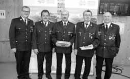 Vom Kreisbrandrat Hermann Keilhofer wurden 46 Floriansjünger für ihre 25-jährige aktive Zeit und weitere 53 Feuerwehrleute für ihre 40-jährige Dienstzeit mit dem jeweiligen Feuerwehrehrenzeichen des