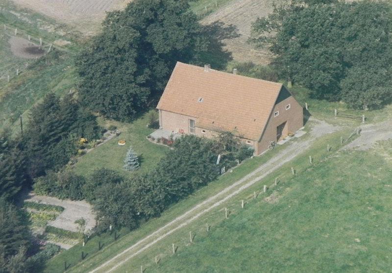 Haus Gödiker / Heye / Niehaus. Luftbild von etwa 1985 aus dem Privatbesitz Heye / Niehaus. Stammfolge Zuordnung zu dieser Heuerstelle nicht sicher: Bernhard Heinrich Diestel, *17.07.