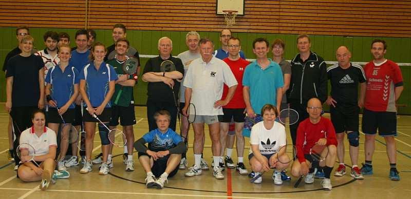 Vor 60 Jahren wurde die Abteilung ins Leben gerufen und erste Versuche mit Ball über die Schnur gestartet. Der Beitritt zum Badmintonverband NRW fand dann zwei Jahre später statt.