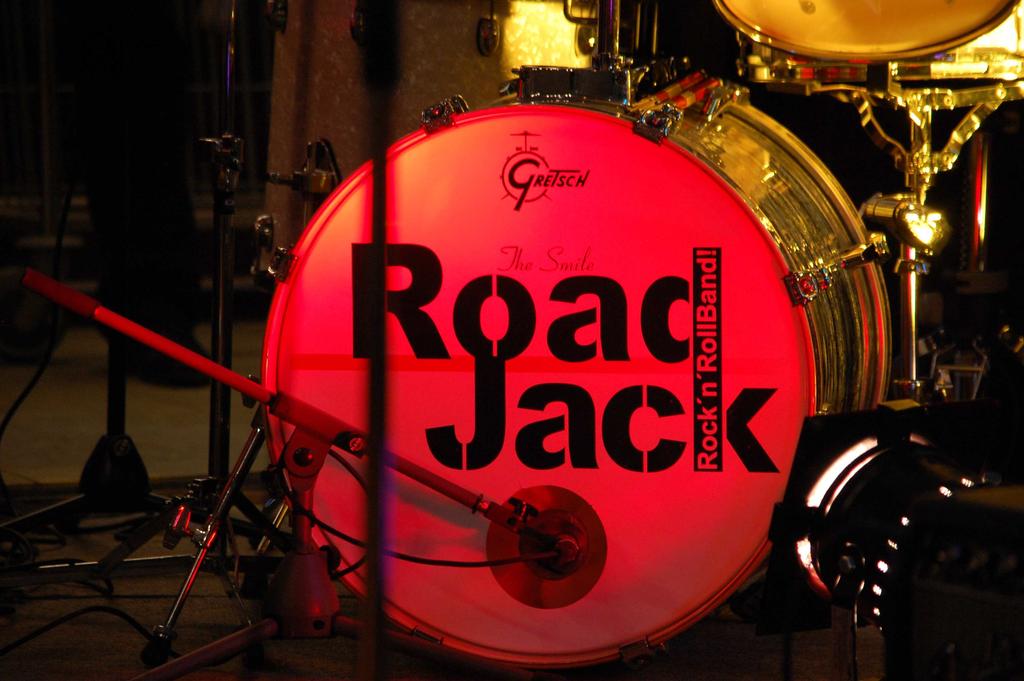 Mit dem Auftritt der Rock n Roll Band Roadjack aus Krefeld stieg die Stimmung weiter an.