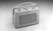 1956 Das originale Revival Radio, das R66, wurde von Harry Roberts entwickelt. Es wurde von einer Handtasche seiner Frau inspiriert. 1990 Ein Klassiker kommt wieder.