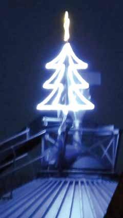 gegangen. Weihnachtsbaum in luftiger Höhe (wer) Den wahrscheinlich an höchster Stelle platzierten Weihnachtsbaum konnte man in der Weihnachtszeit in Itzum finden. Der auf dem Hof Kaune, St.