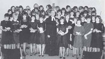 1966: Die konfirmierten Mädchen Karin Bader, Gisela Rabsahl, Johanna Rabsahl, Gudrun Bobardt, Elvira Böhmfeld, Ingrid Bollin, Ute Brandt, Gabriele Dammann, Karin Dinges, Anke Eickhoff, Marion