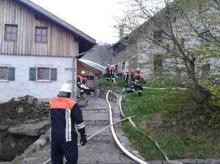 Übung der vier Gemeindefeuerwehren in Waldhäuser Brand eines landwirtschaftlichen Anwesens Am 03.05.