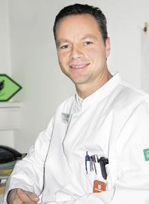 Dr. Matthias Nebe trägt zu hoher Kompetenz bei Schulter- und Wirbelsäulenoperationen bei Unfallchirurgie im Aufwind Seit 1. Oktober 2005 verstärkt Dr.