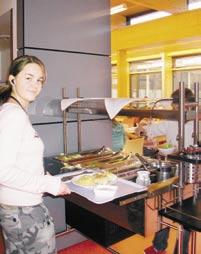 Anzeige Service GmbH versorgt neben vielen anderen auch die Mensa in der Nagolder Stadtmitte Hochwertige Speisen für Schüler Die Hauptküche in Nagold ist zuständig für die Zubereitung der Speisen, es
