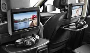 Lässt sich leicht an einer Kopfstütze anbringen und ermöglicht den Passagieren auf den Rücksitzen, Inhalte auf einem Tablet komfortabel anzuschauen.