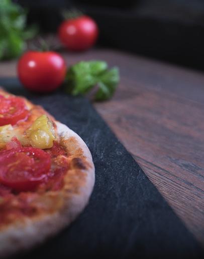 PROTEIN PIZZA HAUPTMAHLZEIT hoher Proteingehalt von 33 % kalorienreduziert* hoher Ballaststoffgehalt vegetarisch einfache Zubereitung passend dazu: Fit4Day Protein Sauce für Pizza und Pasta