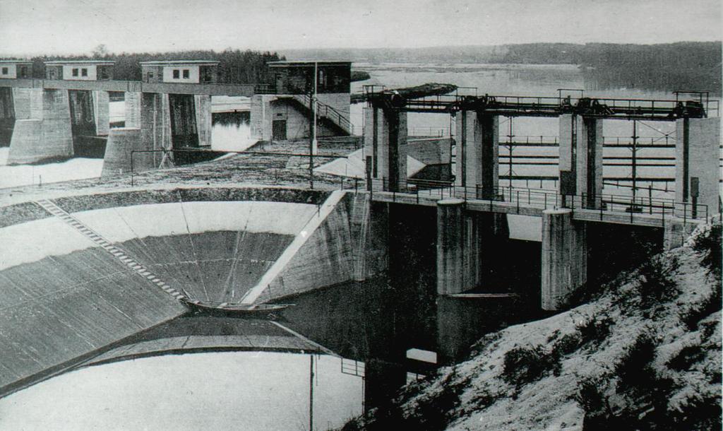 27 In Zeschau 43 am Bober wurde 1934 mit Hilfe des Reichsarbeitsdienstes ein Stausee mit Kanal für das MEW-Boberkraftwerk 44 nahe Crossen/Oder, gebaut.